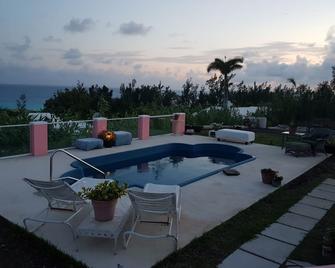 Bermuda Connections Guest House - Southampton - Pool