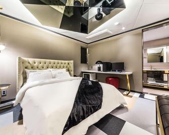 Sadang Metro21 - Seoul - Bedroom