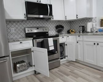 Entire Townhouse Springfield Va - Springfield - Kitchen