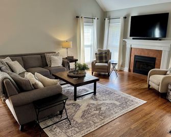 EV Charger / Adjacent to Park - Evans - Living room