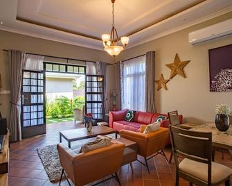 Kinga Homes Boutique Hotel - Moshi - Soggiorno