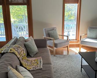 The Peaceful Nest - Fairfield - Living room