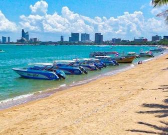 Phratamnak Inn - 100 meter from Beach - Pattaya - Playa