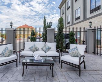 Holiday Inn Express & Suites Houston-Alvin By IHG - Alvin - Parveke