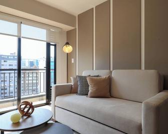 Gray By Wynwood House - Lima - Living room