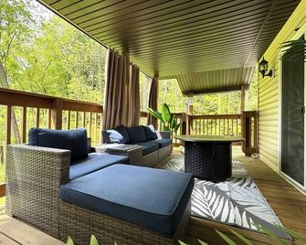 Gig's Loft in Brookville, PA by Tranquility Retreats - Brookville - Balkón