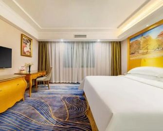 Vienna Hotel Shenzhen Gongming Huafa North Road - Dongguan