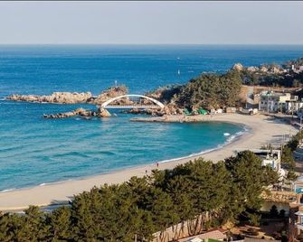 Samcheok Right Away Sea Pension - Samcheok - Playa