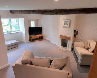 The Curtain 13th Century Cottage, Gilling West, Richmond - Richmond - Living room