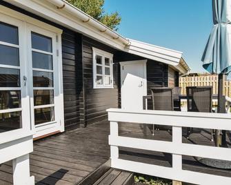 Two-Bedroom Holiday Home In Nyborg - Nyborg - Balkon