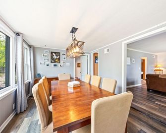 Lakefront Escape Fire Pit, Pets & Scenic Views - Sturgeon Bay