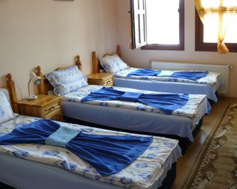 Hotel Varusha - Veliko Tărnovo - Camera da letto