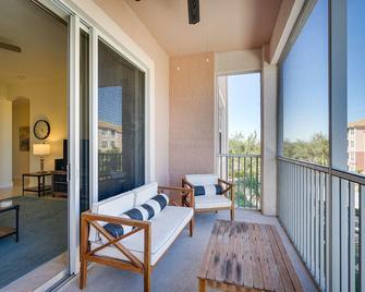 Modern Fort Myers Condo Rental ~ 5 Mi to Beach! - Iona - Balcón