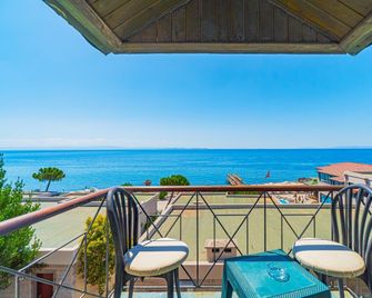 Assos Eden Gardens Hotel - Behram - Balcon