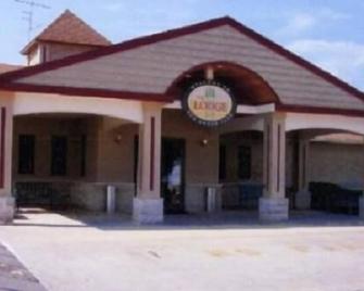 Red Shoes Rv Park - Kinder - Edificio