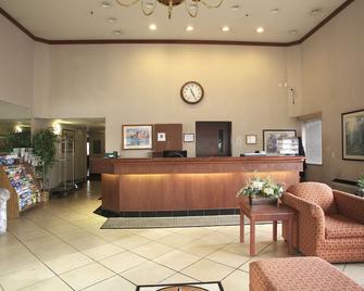 Hospitality Inn - Portland - Front desk