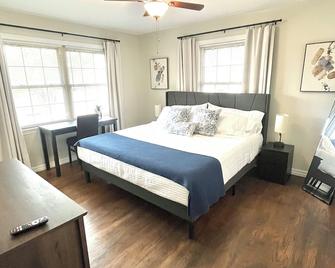 Spacious Lawton Escape with Game Room Near Fort Sill Sleeps 6 - Lawton - Slaapkamer