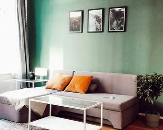 Classy 2-zimmer-appartement mit Wohnküche - Luga Homes - Zoo - Belgershain - Sala de estar