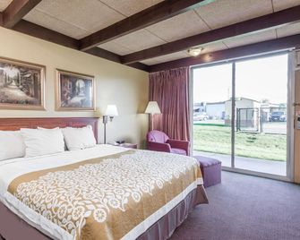 Days Inn by Wyndham Niles - Niles - Bedroom