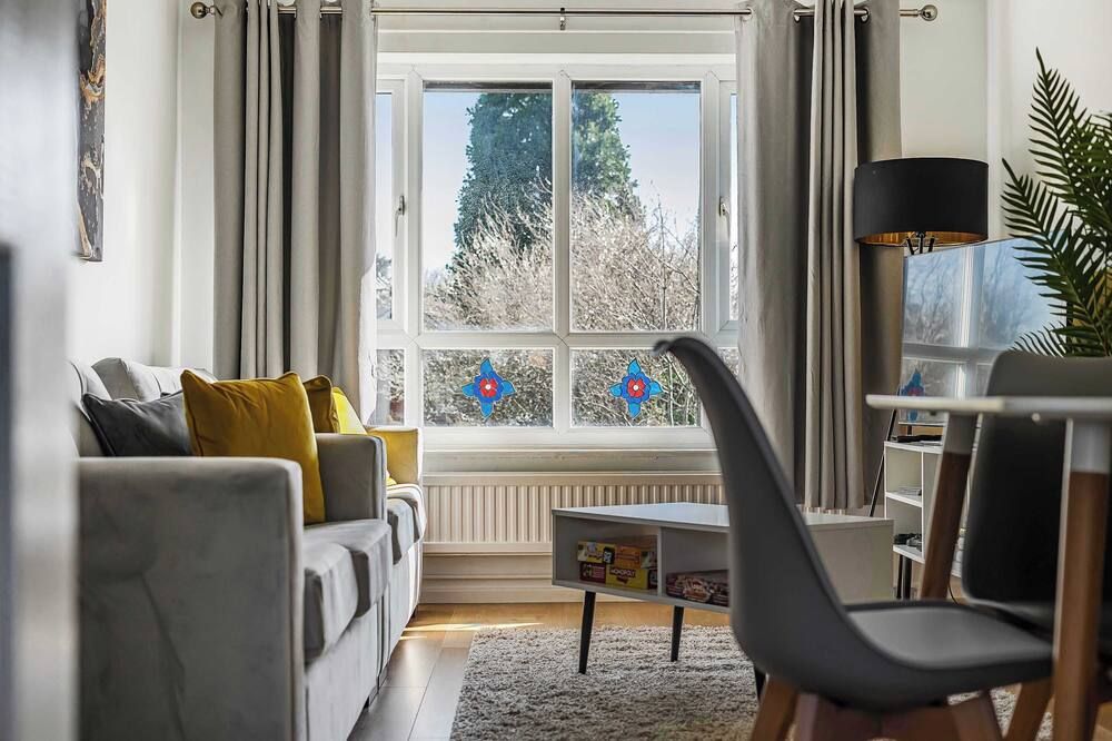 Stylish 2br Apartment Near Mcr Airport - מנצ'סטר - סלון