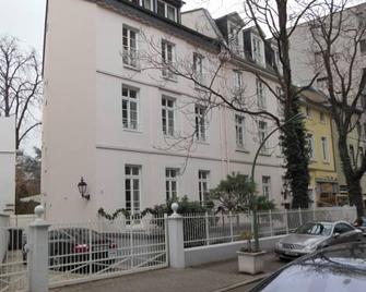 Dirazi Guesthouse & Apartments Gmbh - Frankfurt am Main