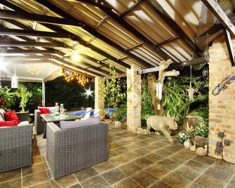 Maputaland Guest House - Saint Lucia - Patio