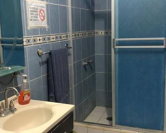 Hospedaje Casa De Berza In - Ciudad Camargo - Baño