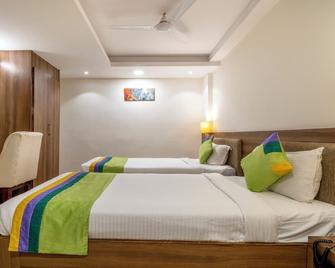 Treebo Trend Pl Grand Vishakapatnam - Visakhapatnam - Bedroom