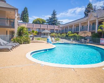 Days Inn by Wyndham Redwood City - Redwood City - Pool