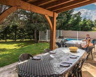 Maison En Quercy Perigord Philippe Et Sandrine Vertut 46300 Milhac Pres Sarlat - Milhac - Patio
