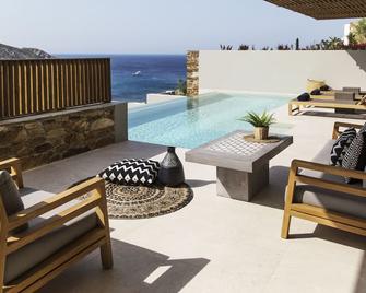 Hide out Suites - Mylopotas - Piscina
