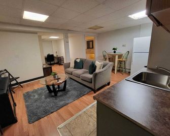 Charming 1-bedroom apartment in cool Troy with WiFi, AC - Troy