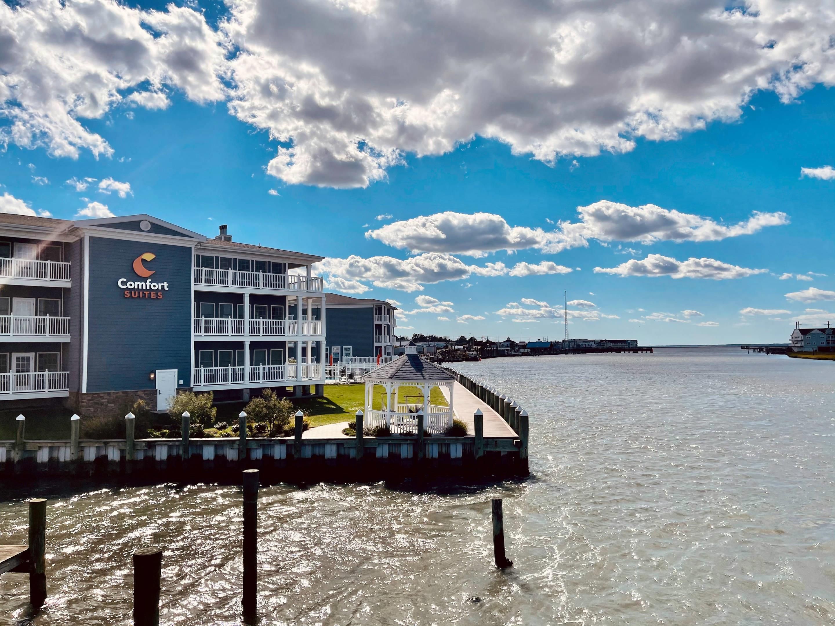Comfort Suites Chincoteague Island Bayfront Resort - Chincoteague - Building
