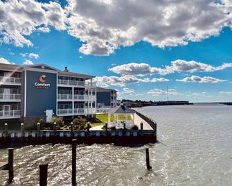 Comfort Suites Chincoteague Island Bayfront Resort - Chincoteague - Building