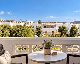 Dionisis Studios - Adamantas - Balcón