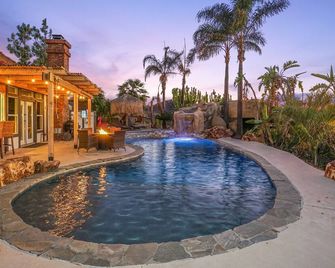 Private Hilltop Estate: Pool, Spa, Bar, Arcade - Lakeside - Pool