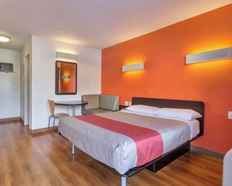 Motel 6 Santa Rosa - South - סנטה רוזה - חדר שינה