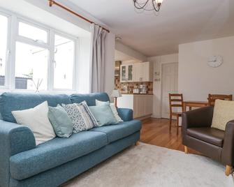 Spring Cottage, Pet Friendly, With A Garden In Brockworth - Gloucester - Living room