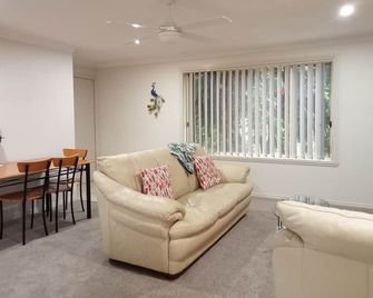 The Bottlebrush - Tumut - Living room
