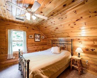 Spacious Country Home near Lynchburg - Goode - Habitación