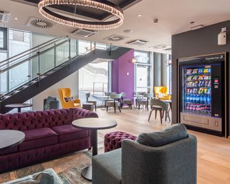 Premier Inn Stuttgart City Centre - Stuttgart - Lobby