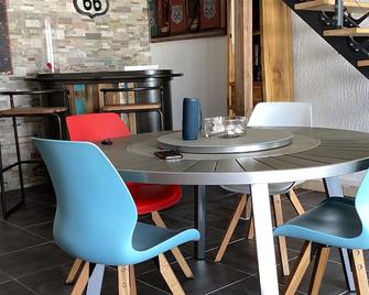 Duplex with frangipani tree, view of Saint Barthelemy, Baie Orientale beach - Marigot - Dining room