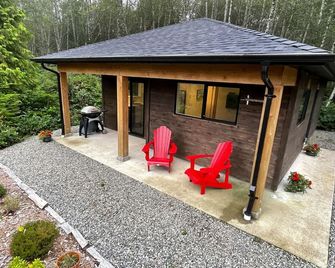 Tidal Retreat Cabin - Tofino - Патіо