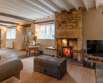 Farthingdales - Burford - Living room