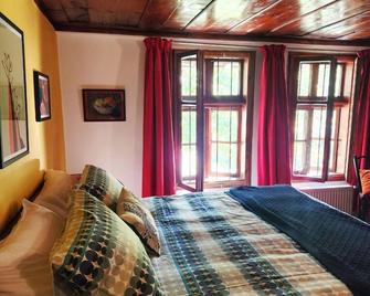 Little River Guest House - Gabrowo - Schlafzimmer