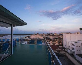 The Port Hostel - Surat Thani - Balcony