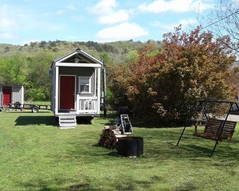 The Tiny House Experience 6m North Of Mnt. View Ark. On N. Riverview Rd Cr 186 - Mountain View - Patio