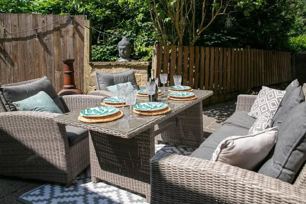 Remarkable 4-Bed House Near Leeds Airport - Yeadon - Patio
