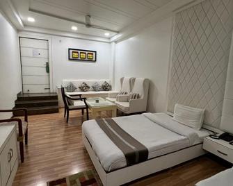 Hotel Grand Amba - Bilāspur - Bedroom