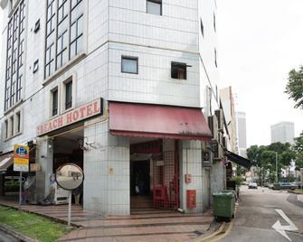 Beach Hotel - Singapore - Building